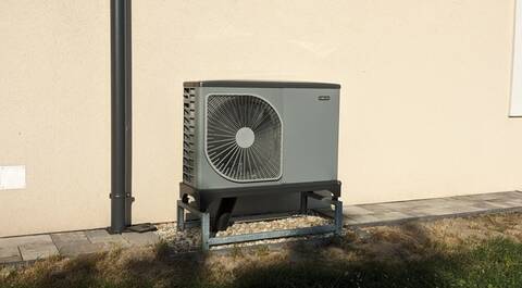 Calentar con una bomba de calor es más caro que el calentamiento directo. Los vendedores no mencionan intencionadamente todas las circunstancias